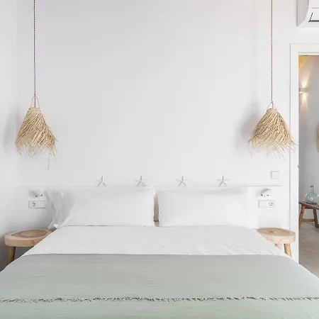 Hotel S'enclova Petit *