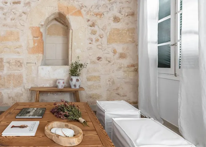 S'enclova Petit מלון *