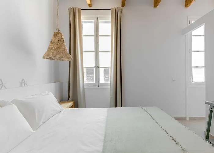 S'enclova Petit מלון