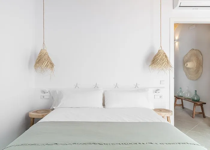 Hotel S'enclova Petit *