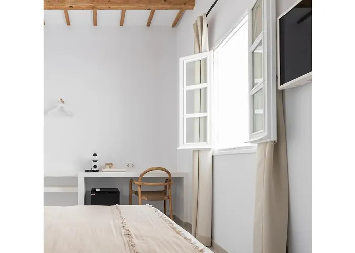 מלון S'enclova Petit *