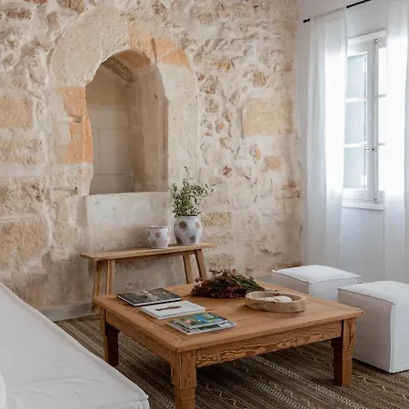 S'enclova Petit Otel *