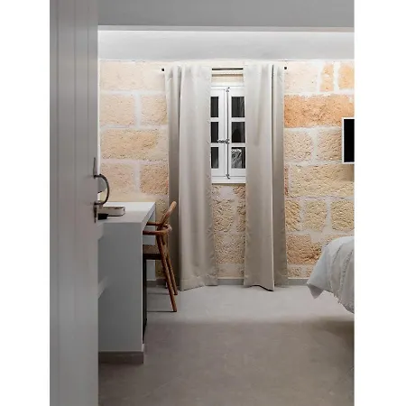Hotel S'enclova Petit