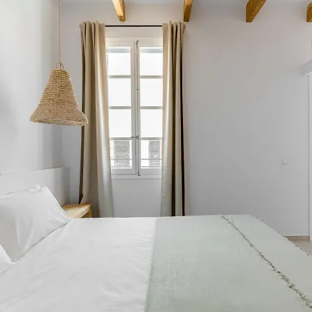 S'enclova Petit Hotel